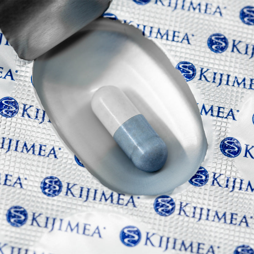 Blaue-weiße Kapsel von K53 Advance liegt in Blister-Verpackung
